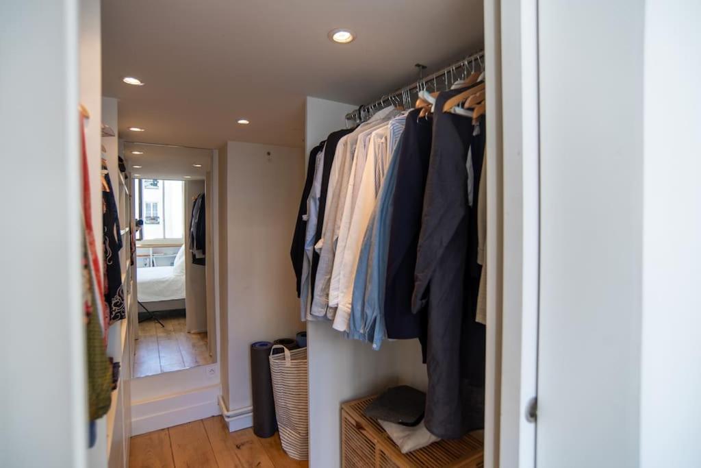 Sublime Loft Avec Verrieres Sur Le Canal St Martin Apartment Paris